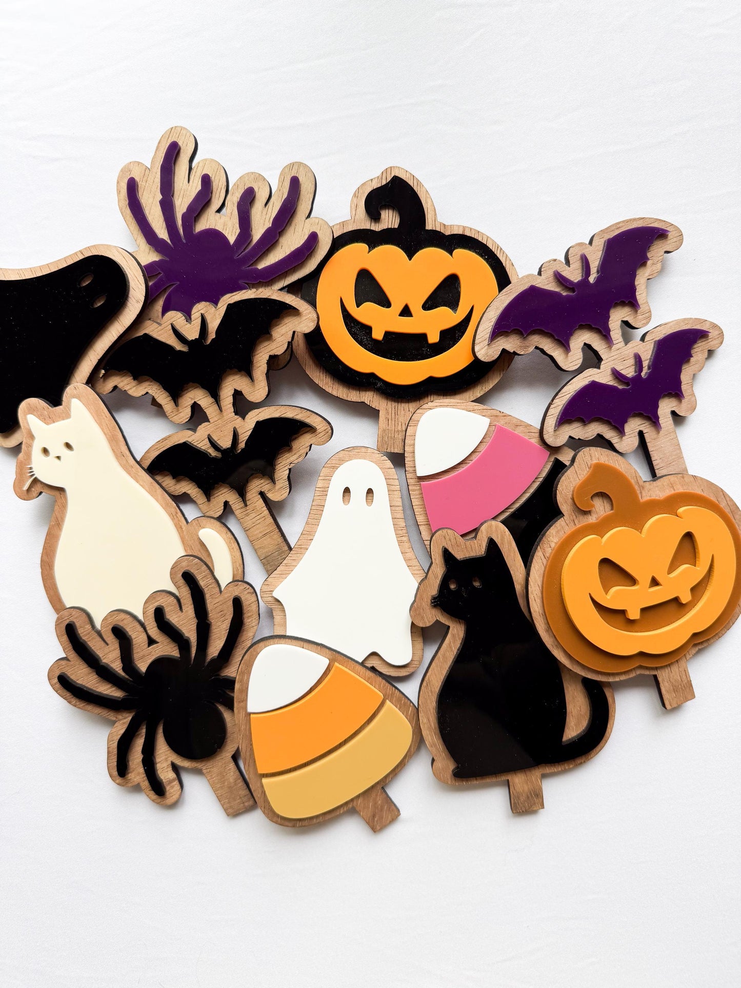 Halloween shelf decor, interchangeable.  Spider, Jack o Lantern and bats