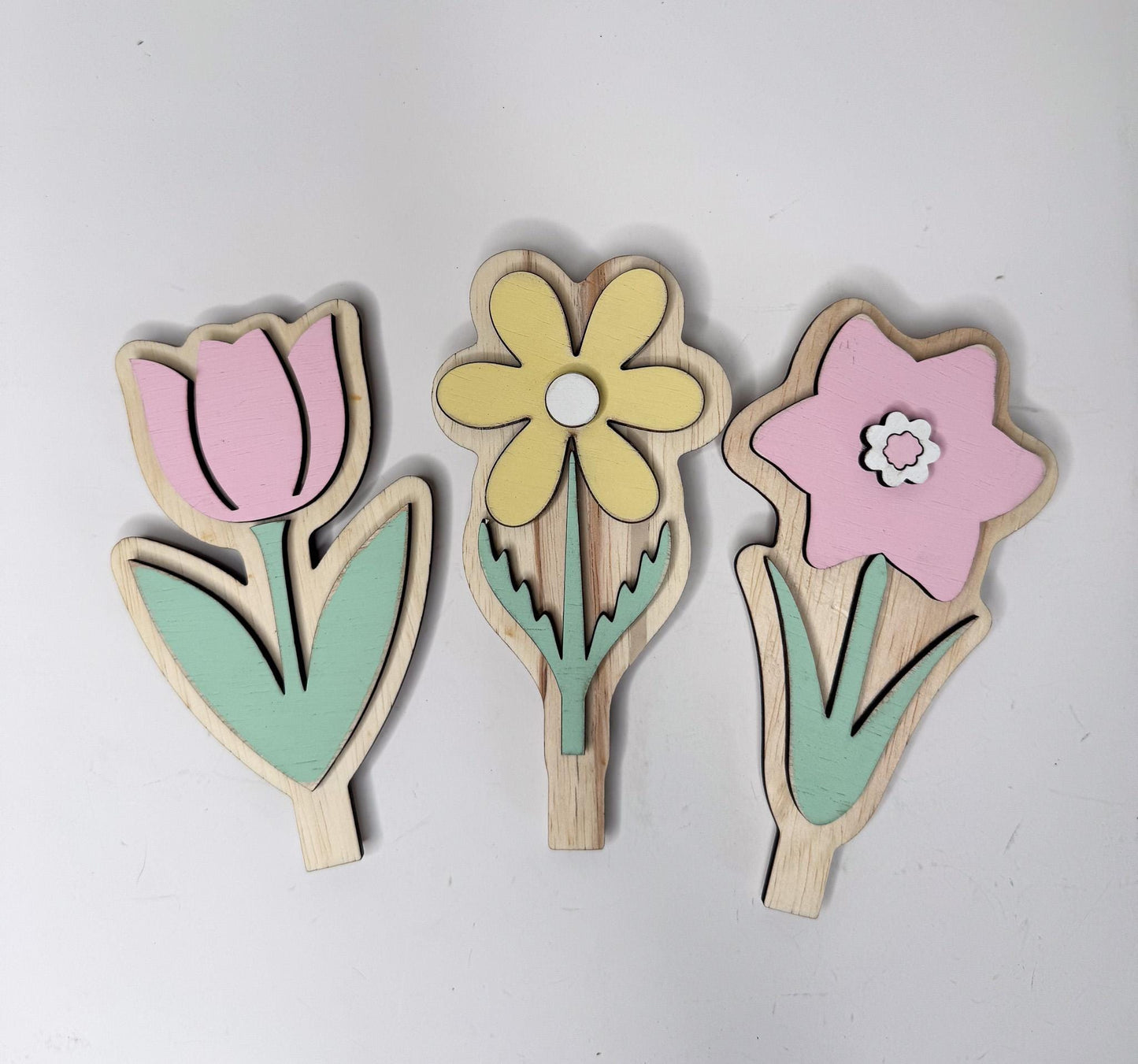 Interchangeable Spring Shelf Sitter, Swappable Seasonal Decor, Farmhouse Tiered Tray Decor, Tulip Daisy Daffodil, Year Round Wooden Base