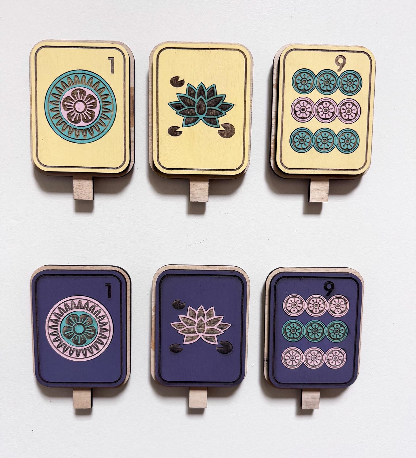 Mahjong Table and Wreath Decor